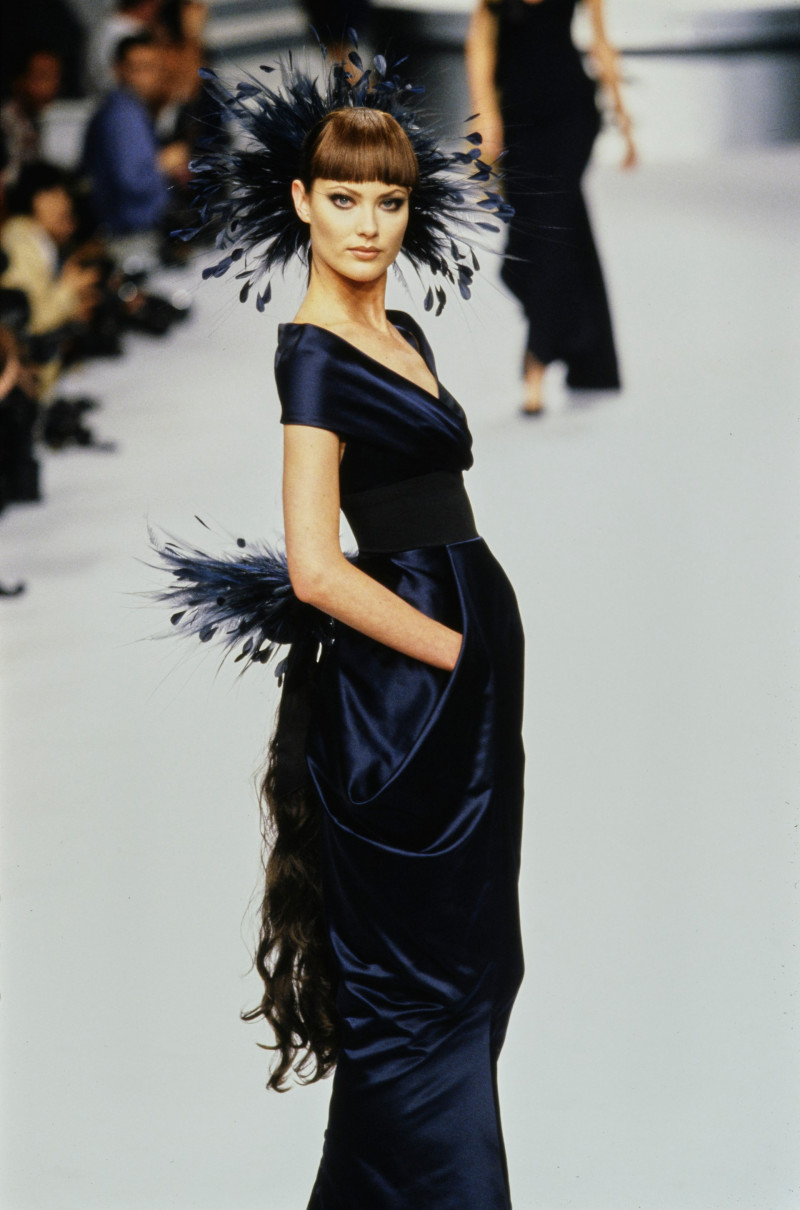 065-chanel-fall-1995-couture-detail-CN10059950-shalom-harlow.jpg