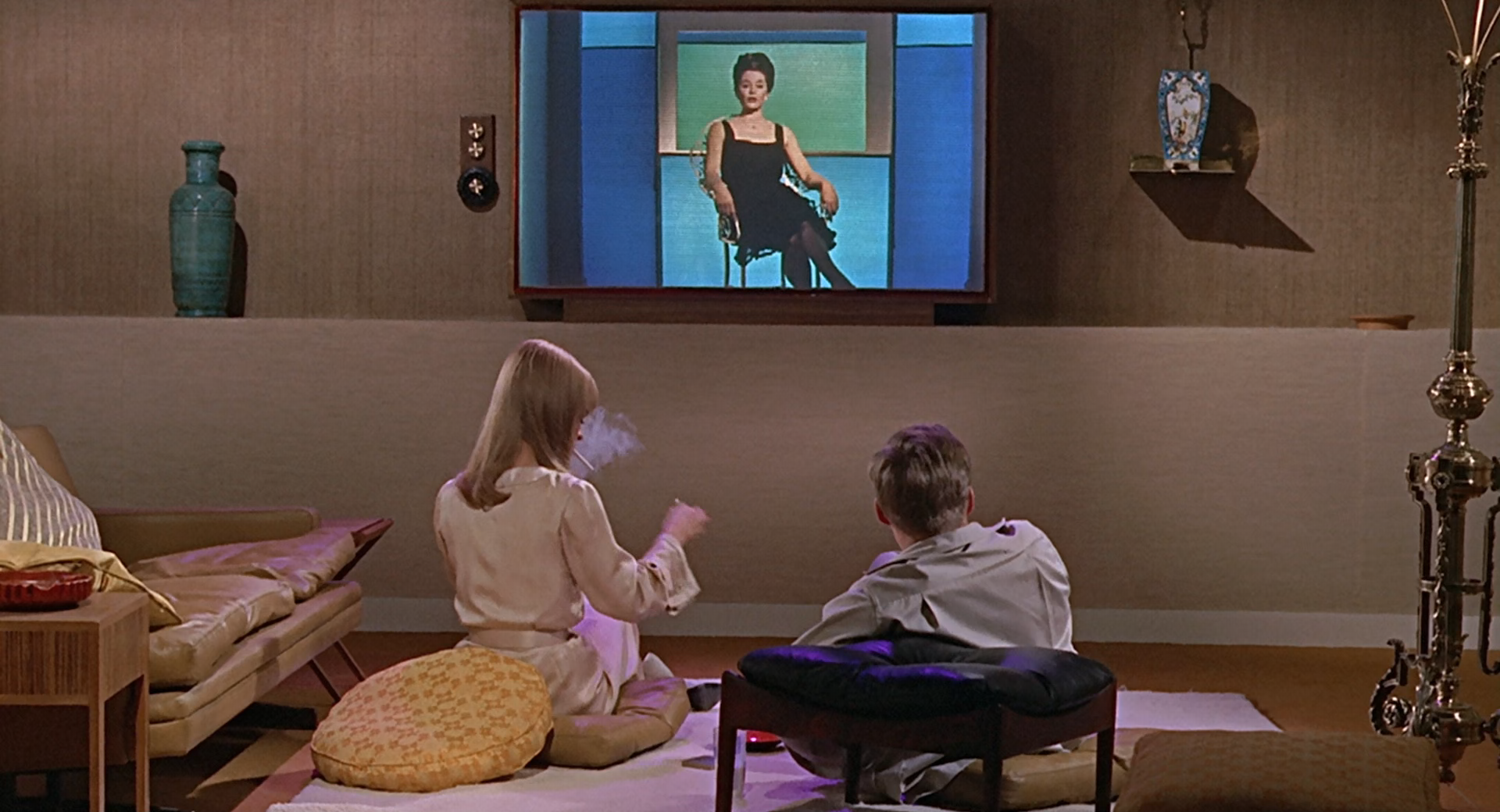 451 градус по Фаренгейту (Fahrenheit 451) 1966.mkv_snapshot_00.16.51.010.png