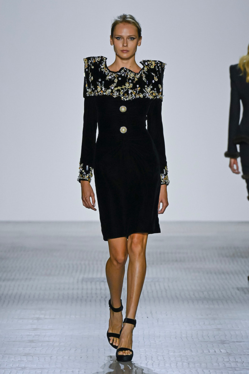 00006-celia-kritharioti-fall-2023-couture-credit-brand.jpg