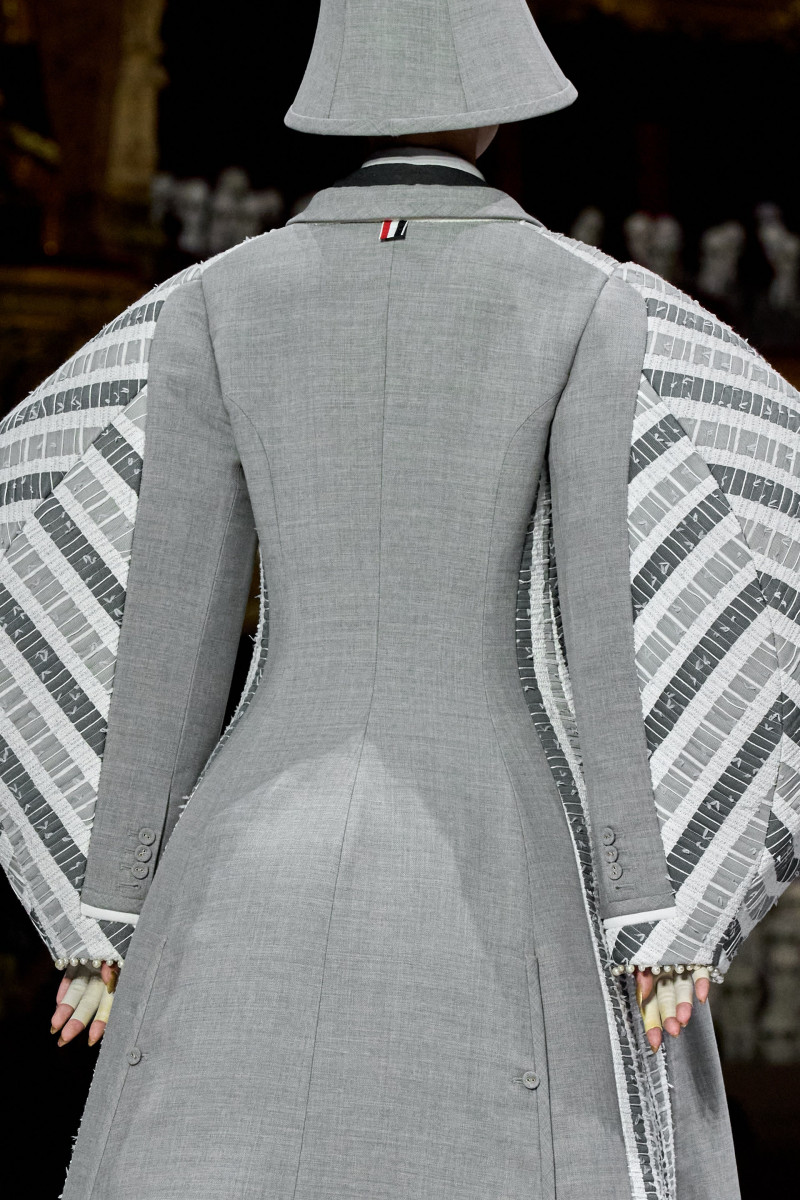 00031-thom-browne-fall-2023-couture-details-credit-gorunway.jpg