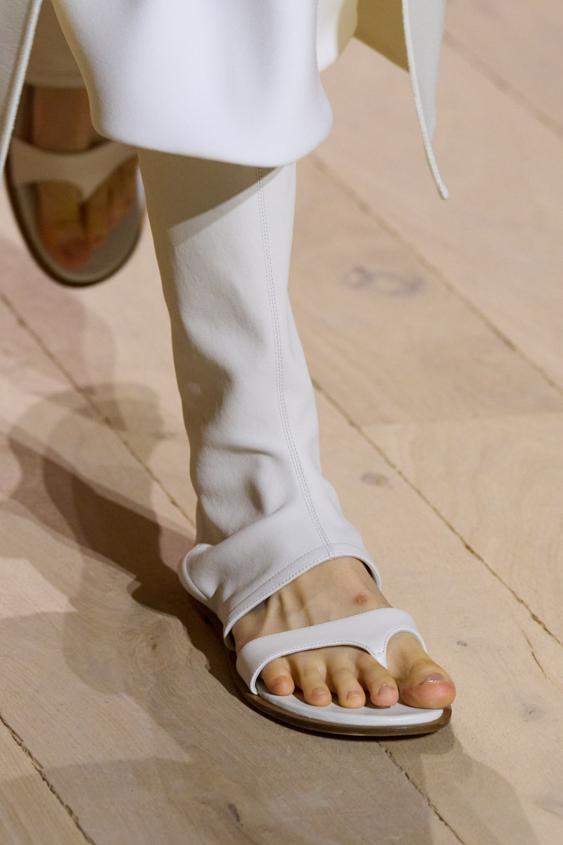 00020-christian-dior-fall-2023-couture-details-credit-gorunway.jpg