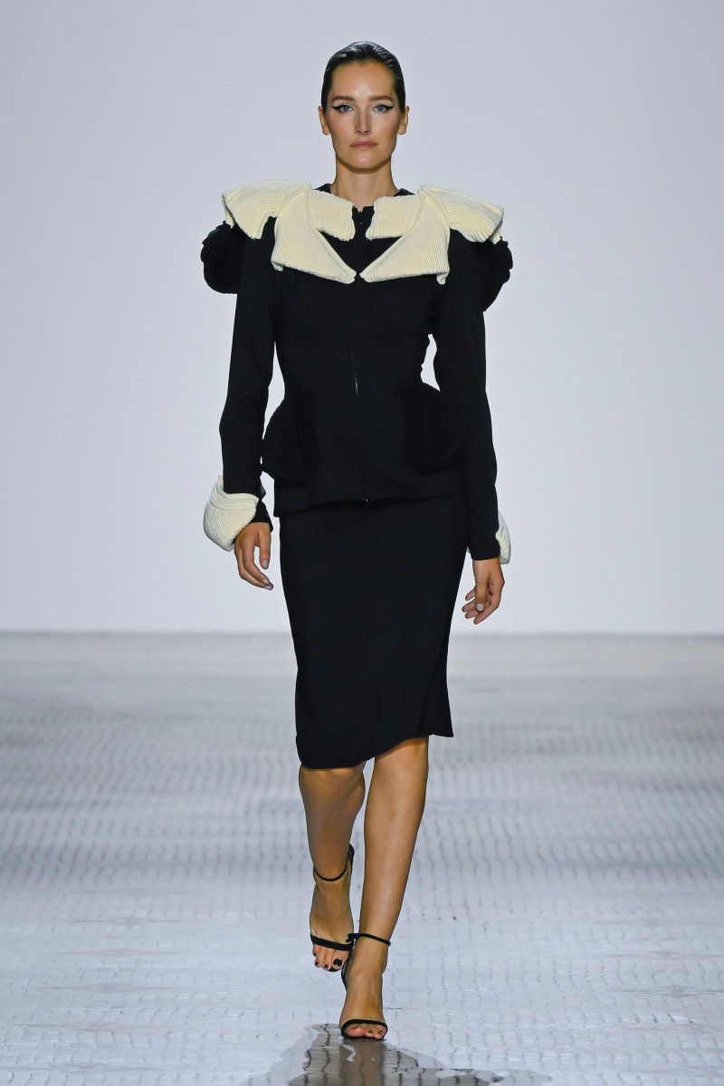 00002-celia-kritharioti-fall-2023-couture-credit-brand.jpg