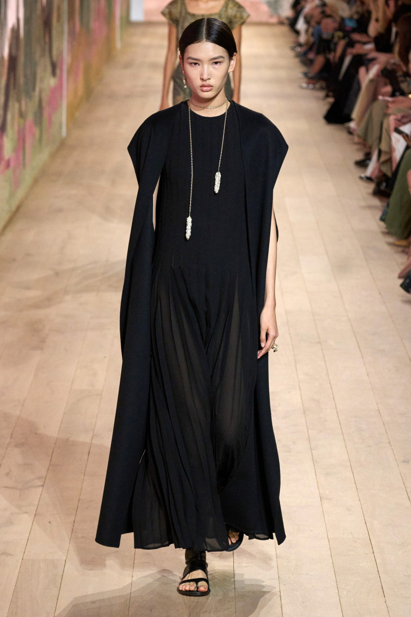 00037-dior-fall-2023-couture-credit-gorunway.jpg