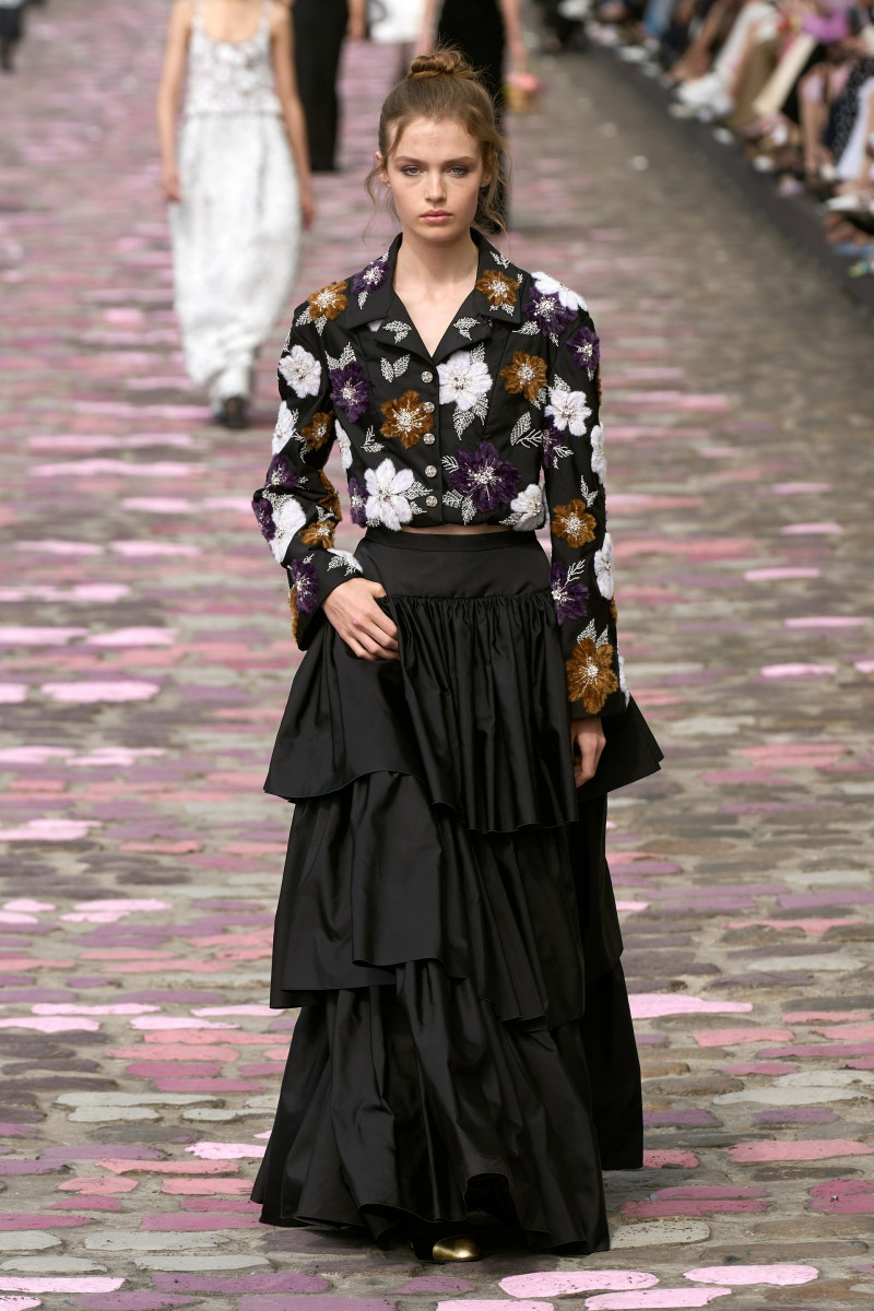 00041-chanel-fall-2023-couture-credit-gorunway.jpg