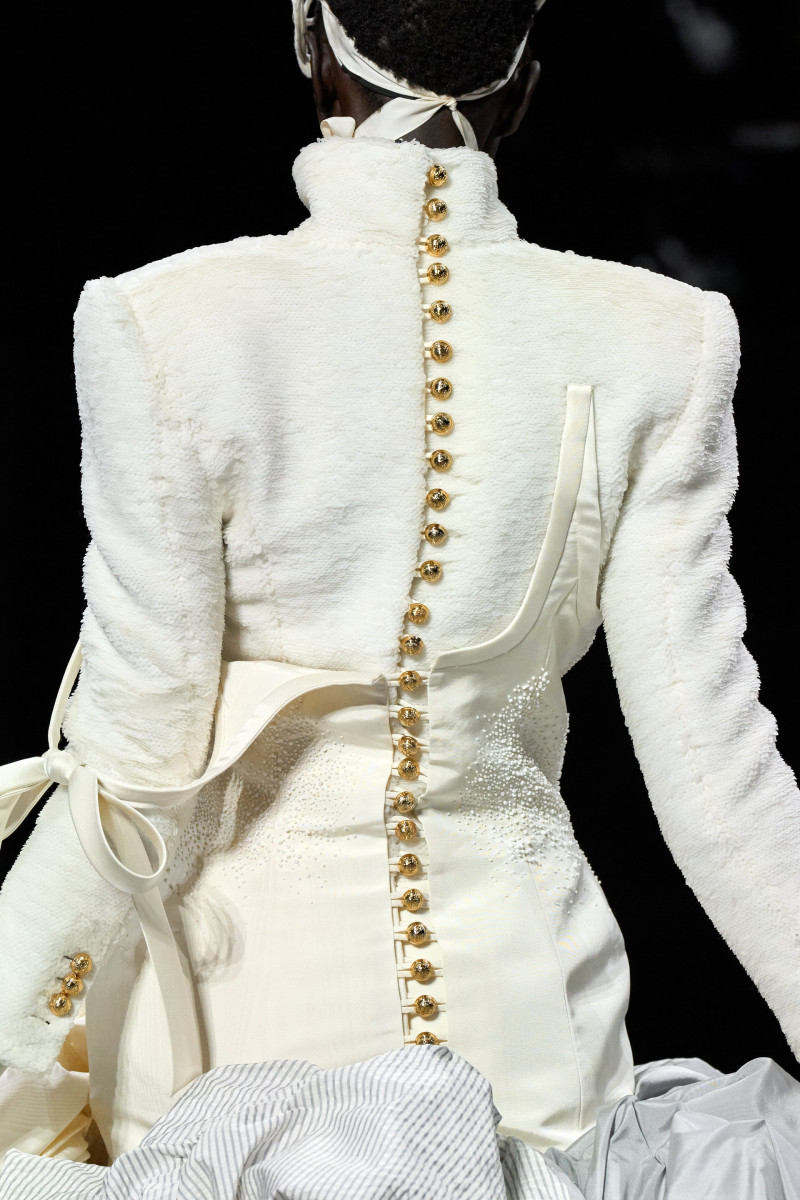 00124-thom-browne-fall-2023-couture-details-credit-gorunway.jpg
