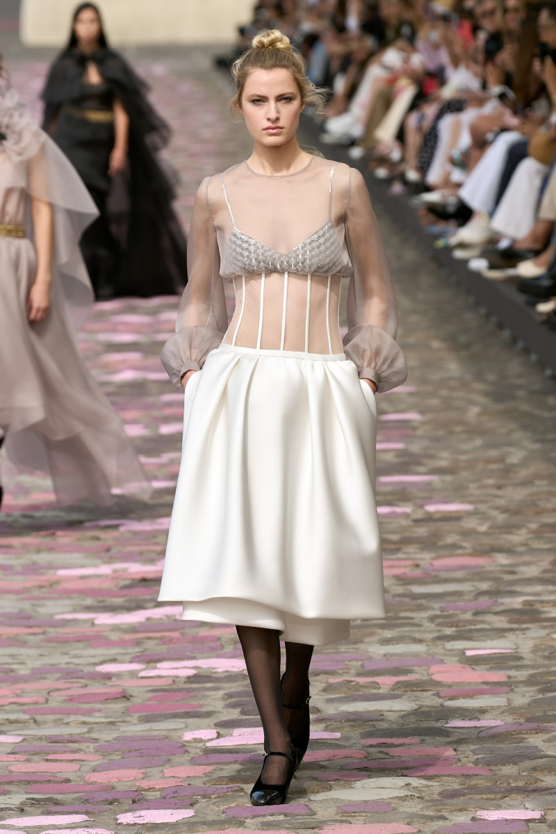 00045-chanel-fall-2023-couture-credit-gorunway.jpg