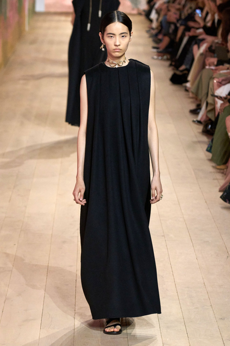 00036-dior-fall-2023-couture-credit-gorunway.jpg