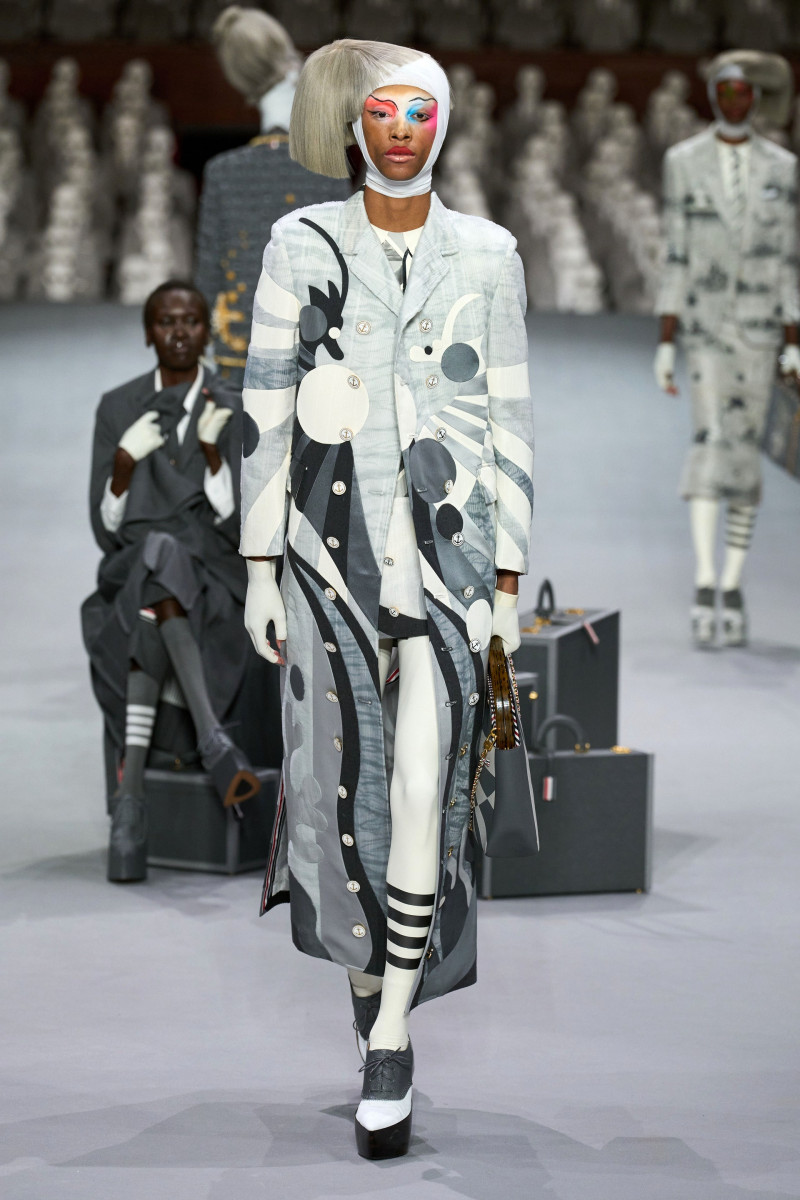 00032-thom-browne-fall-2023-couture-credit-gorunway.jpg