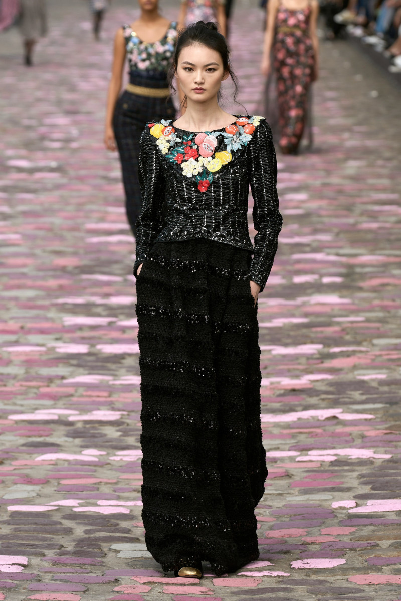 00032-chanel-fall-2023-couture-credit-gorunway.jpg