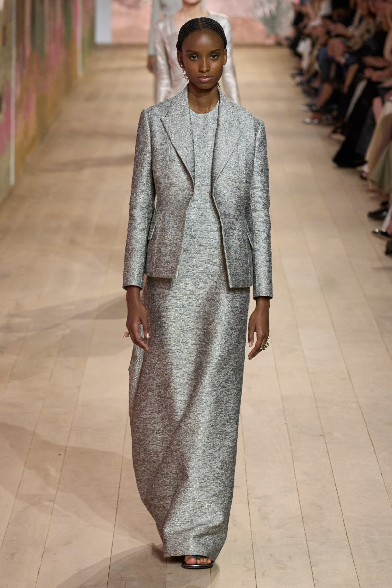 00044-dior-fall-2023-couture-credit-gorunway.jpg