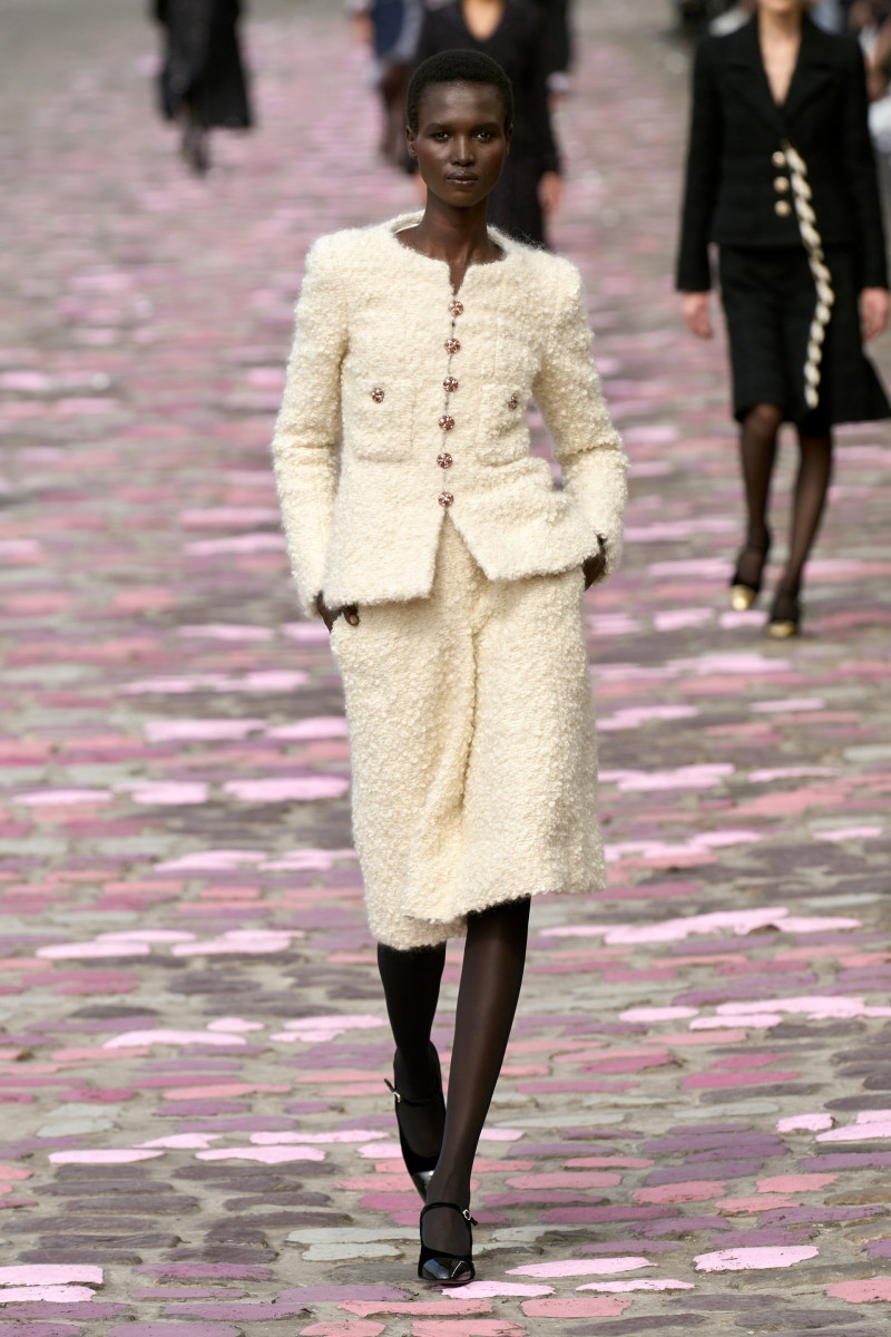 00007-chanel-fall-2023-couture-credit-gorunway.jpg