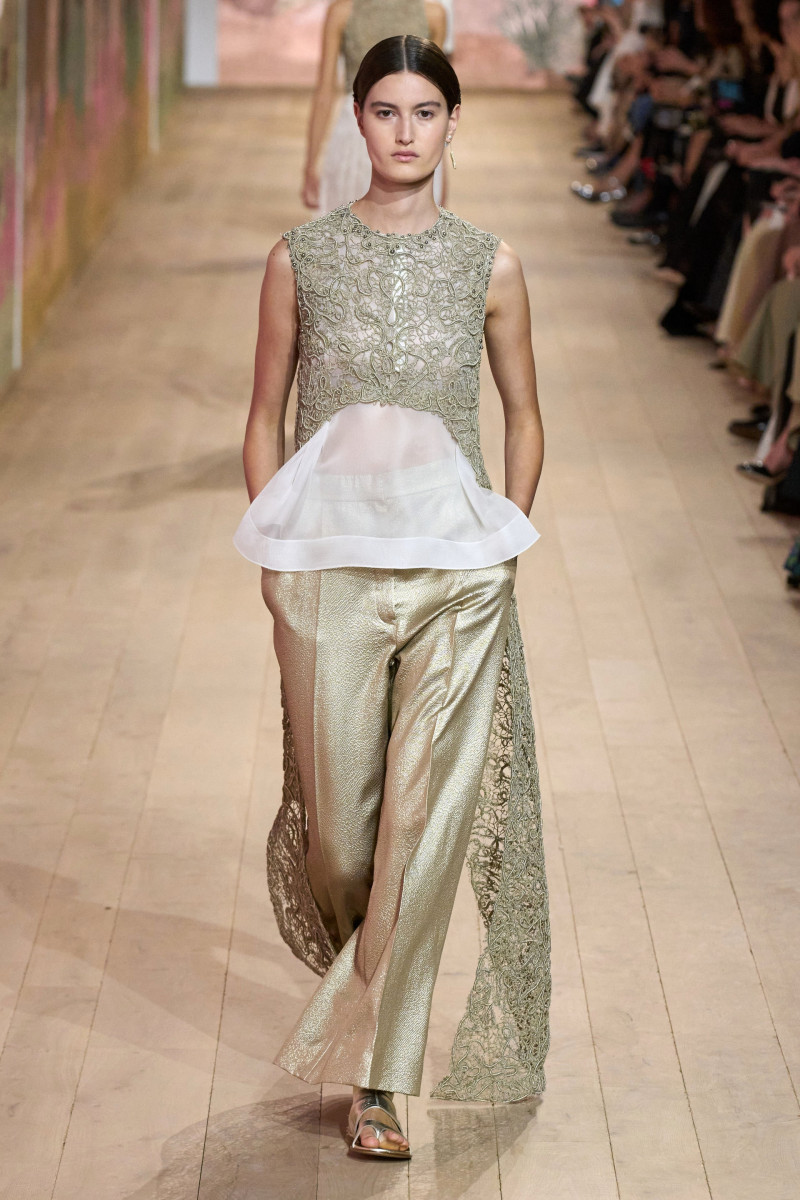 00050-dior-fall-2023-couture-credit-gorunway.jpg