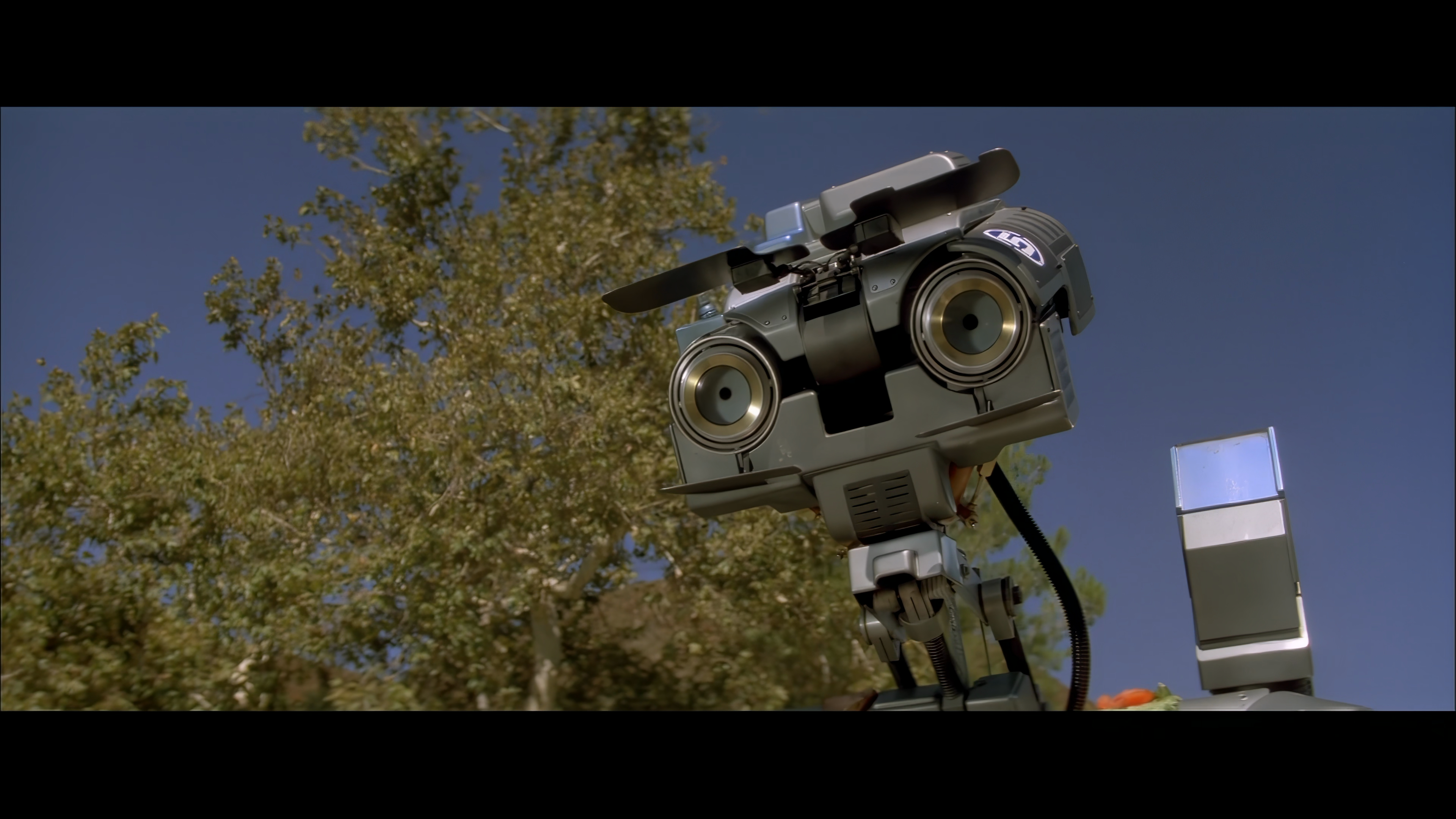 Short Circuit - Короткое замыкание 1986 4К.mkv_20230728_121413.382.png