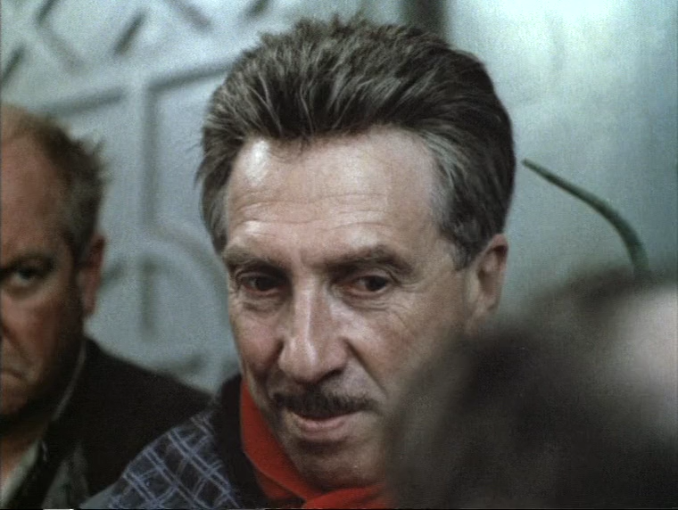 Pistolet_s_Glushitelem.1993.DVDRip-AVC.ExKinoRay.mkv_snapshot_00.38.31.640.png