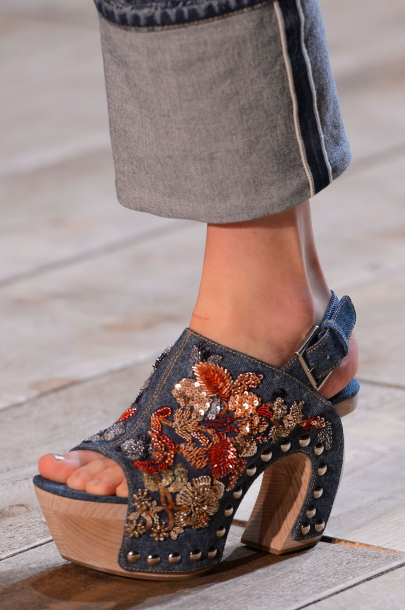 Alexander+McQueen+Spring+2016+Details+VlumUX3gwmax.jpg