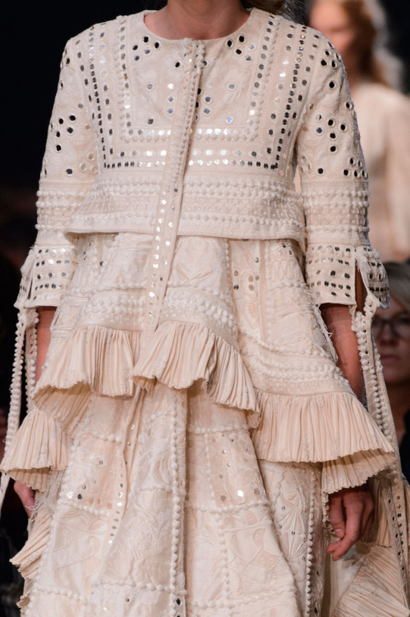 Alexander+McQueen+Spring+2016+Details+yRYjrRXnUnGx.jpg