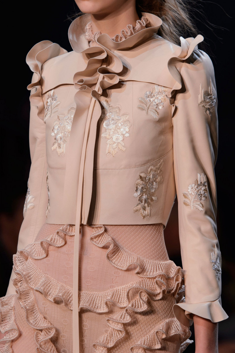 Alexander+McQueen+Spring+2016+Details+g-15wtEcPYDx.jpg