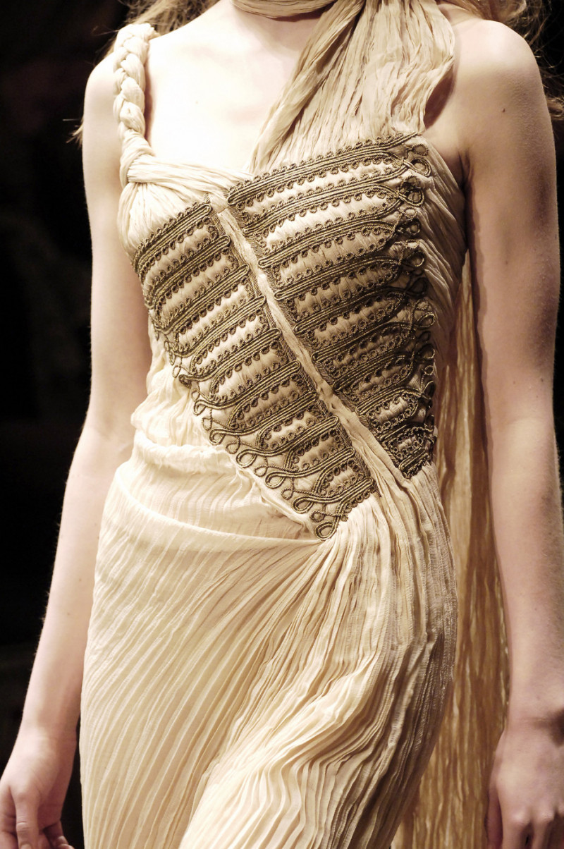 Alexander+McQueen+Fall+2006+Details+eOaXh8qXabxx.jpg
