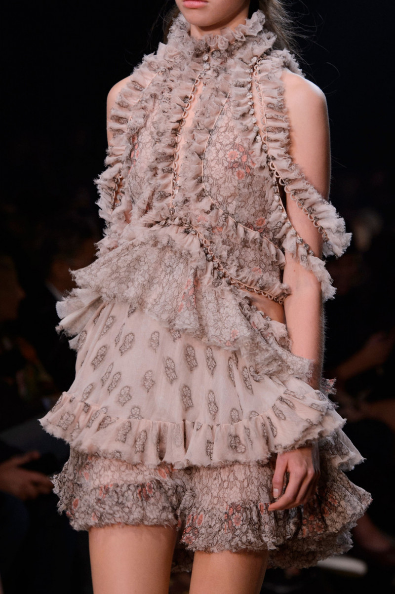 Alexander+McQueen+Spring+2016+Details+uG4IKTVPijOx.jpg