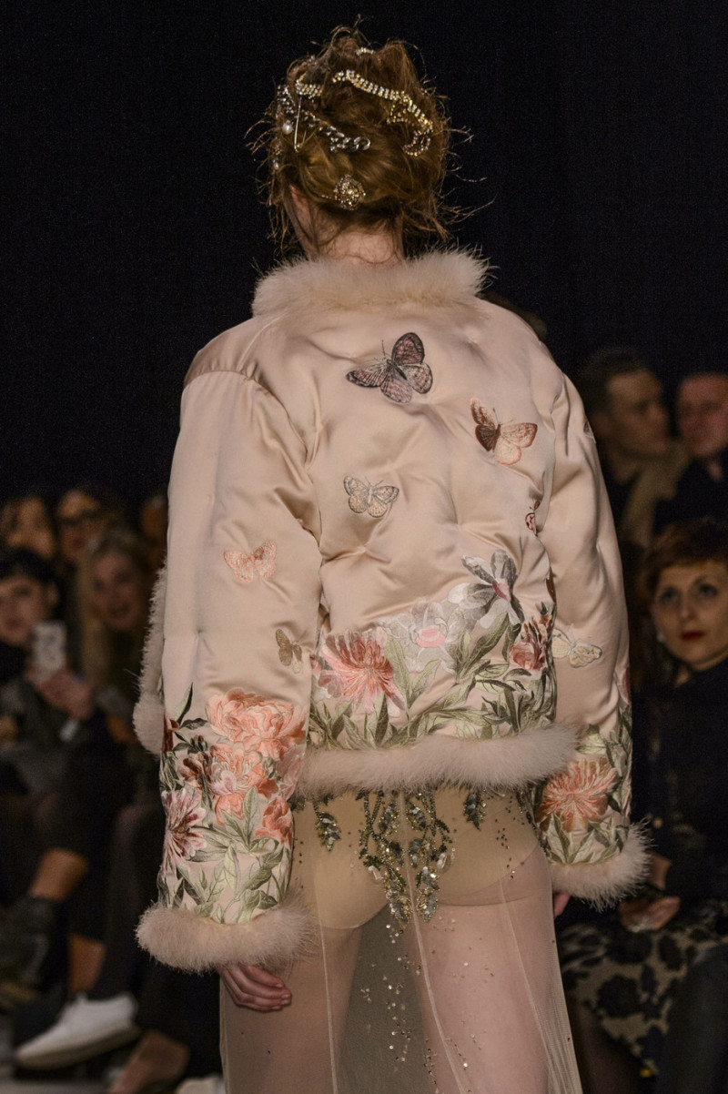 Alexander+McQueen+Fall+2016+Details+ougLbr_RVcbx.jpg