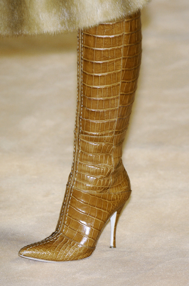 Alexander+McQueen+Fall+2005+Details+SfKbJq1k97Ex.jpg