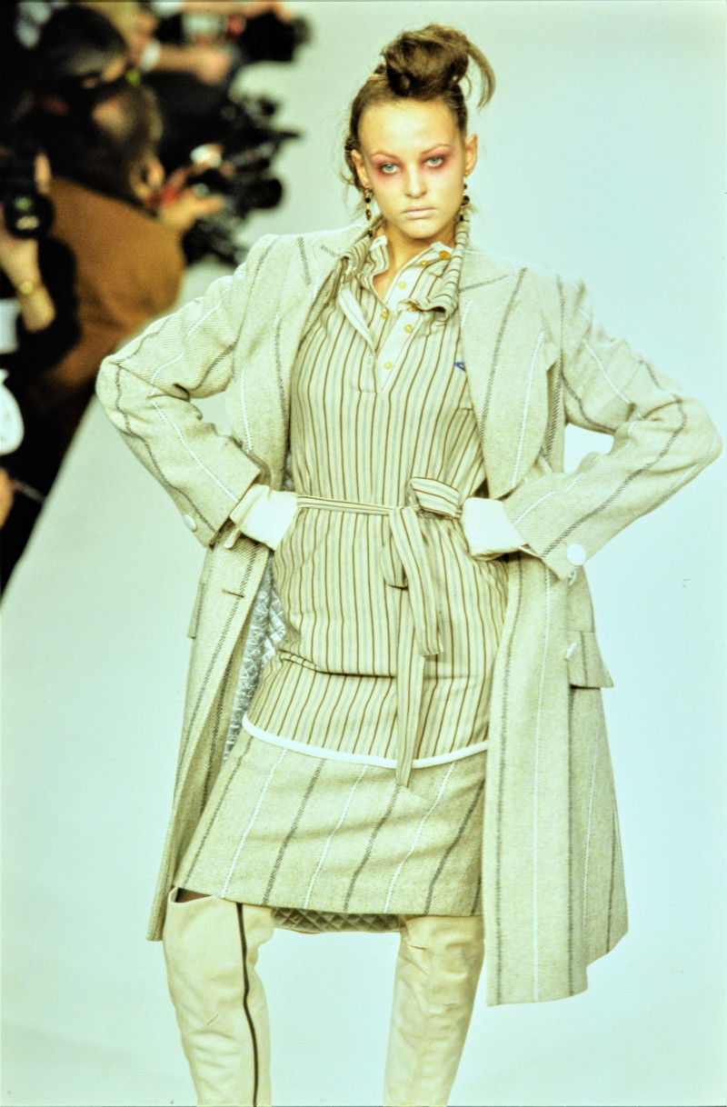 027-vivienne-westwood-fall-1996-ready-to-wear-detail-CN10055607-magdalena-wrobel.jpg