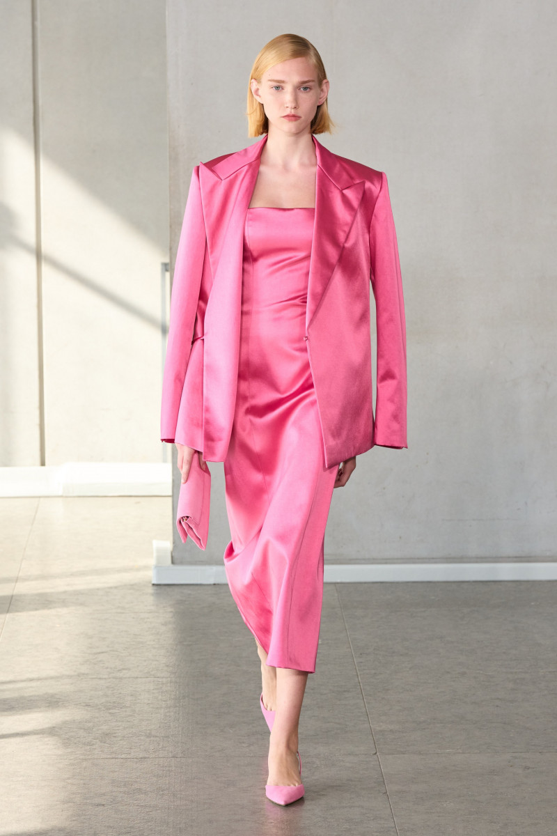 00029-carolina-herrera-spring-2024-ready-to-wear-credit-gorunway.jpg