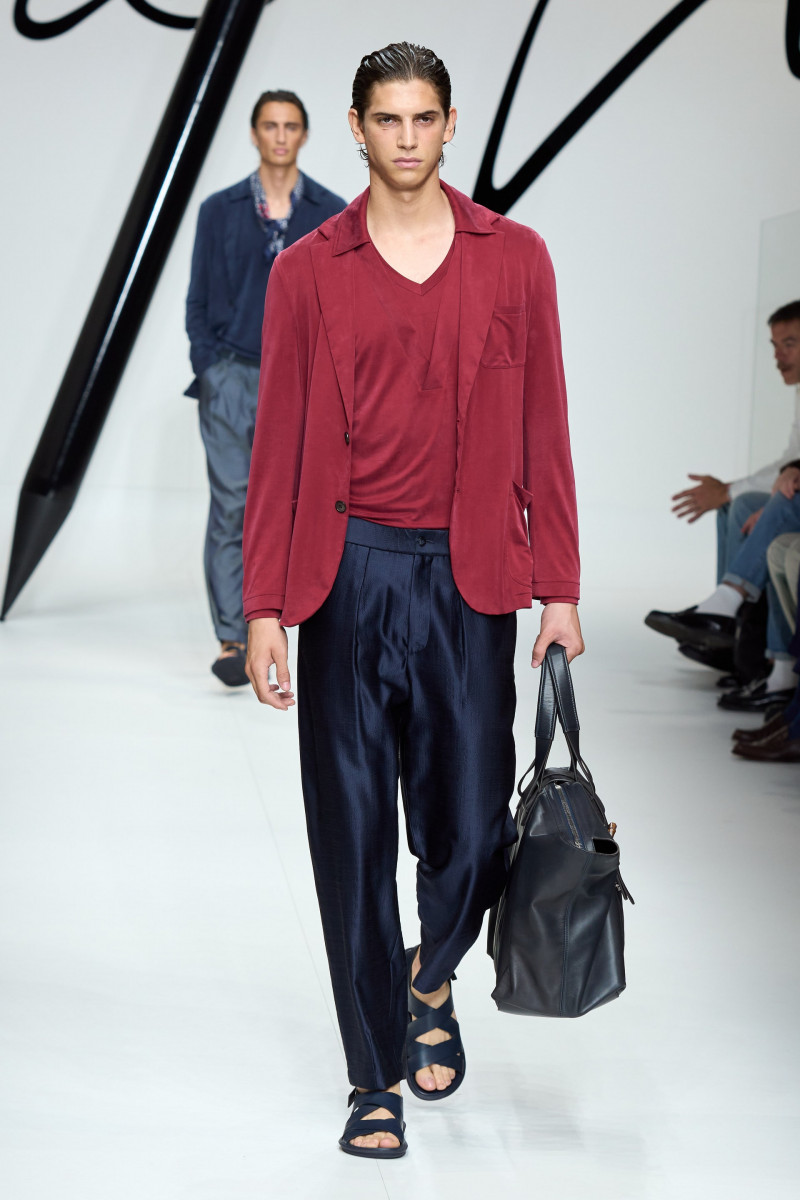 00065-giorgio-armani-spring-2024-menswear-credit-gorunway.jpg