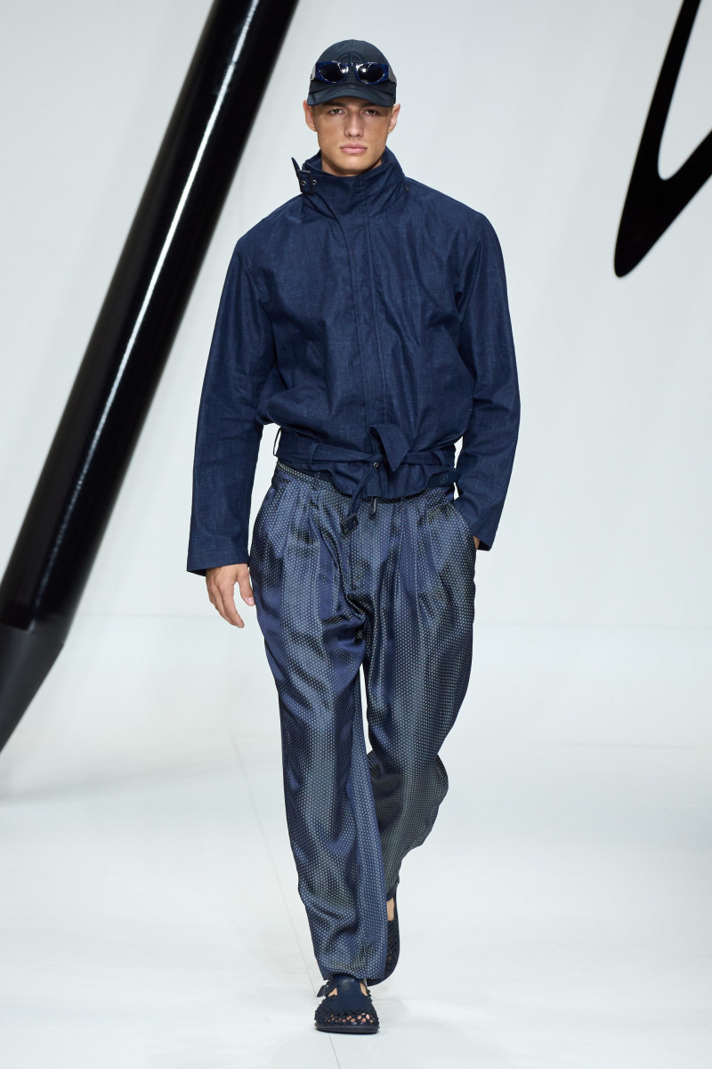 00051-giorgio-armani-spring-2024-menswear-credit-gorunway.jpg