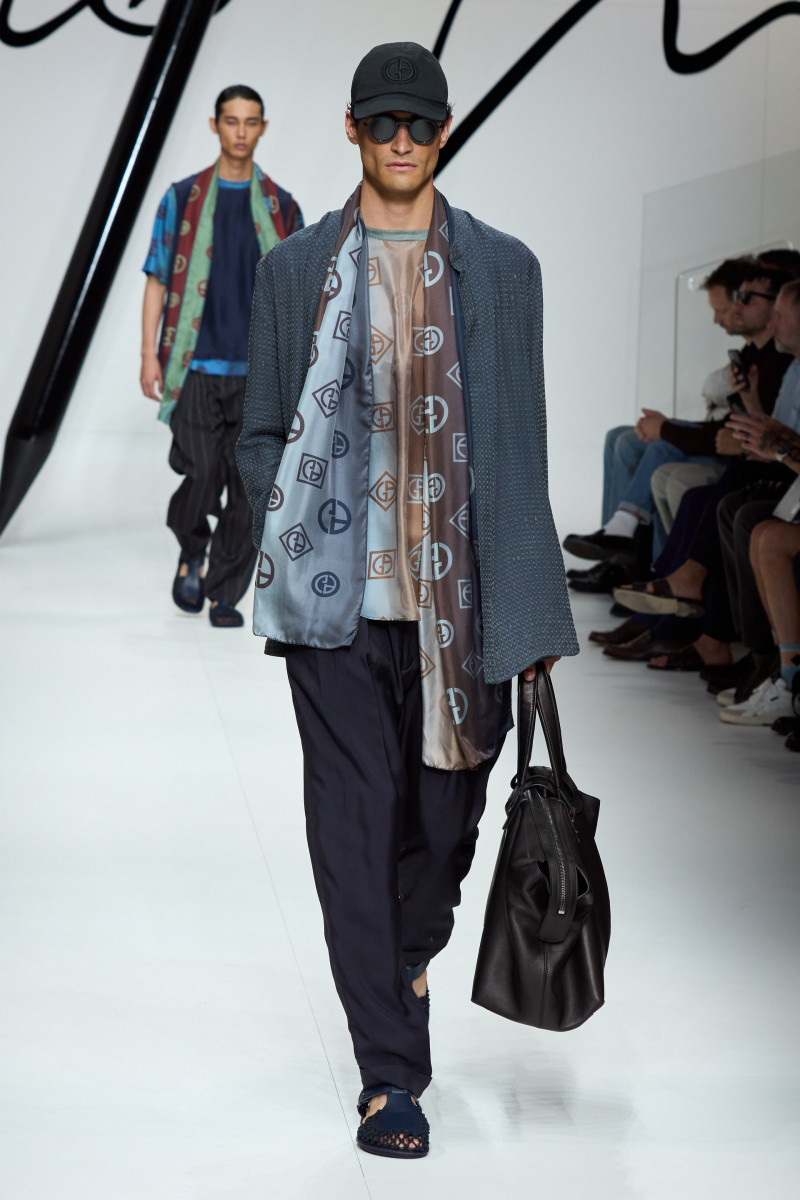 00040-giorgio-armani-spring-2024-menswear-credit-gorunway.jpg