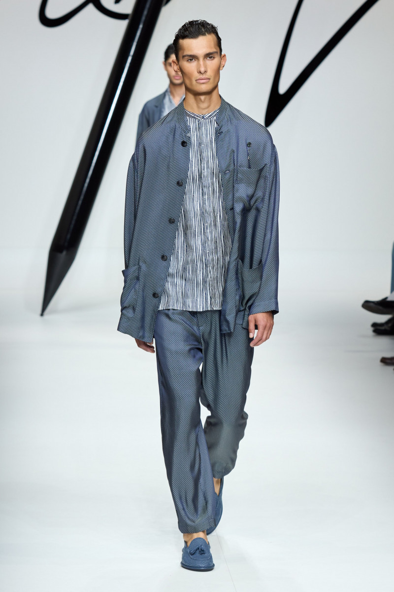 00045-giorgio-armani-spring-2024-menswear-credit-gorunway.jpg