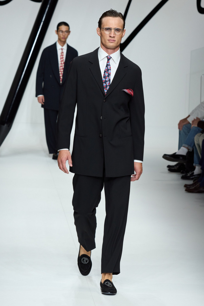 00078-giorgio-armani-spring-2024-menswear-credit-gorunway.jpg
