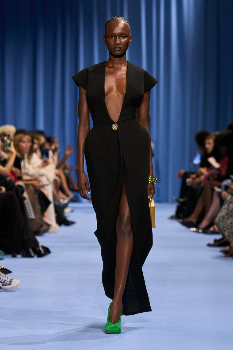 00004-balmain-spring-2024-ready-to-wear-credit-gorunway.jpg