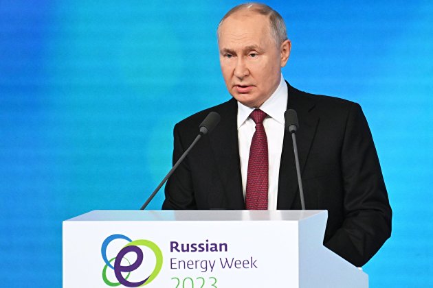Запад внес беспорядок в глобальный энергорынок, заявил Путин