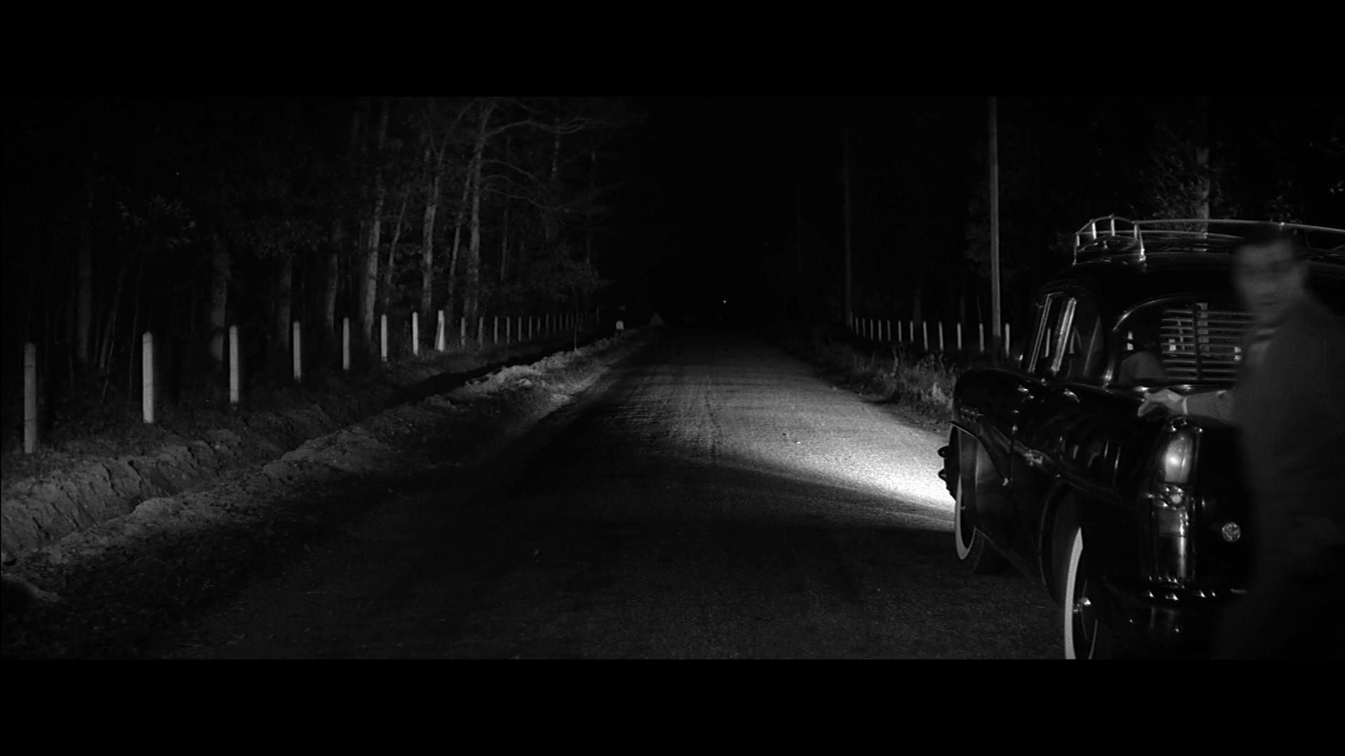 Le.gorille.vous.salue.bien.1958.WEB-DL.1080p[(040179)2023-11-11-07-18-47].PNG