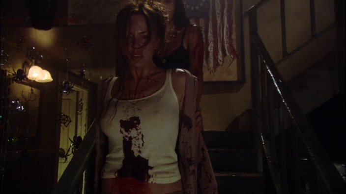 Feast.2005.Unrated.Open.Matte.HDRip-AVC.ExKinoRay.mkv_snapshot_00.21.18.987.png