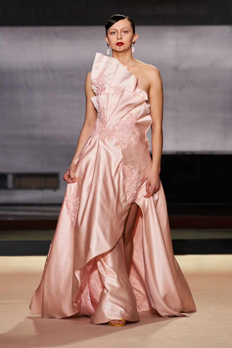 christophe_guillarme_pfw_fw22_12_e22r9-n7l_20231116_1527407694.jpg