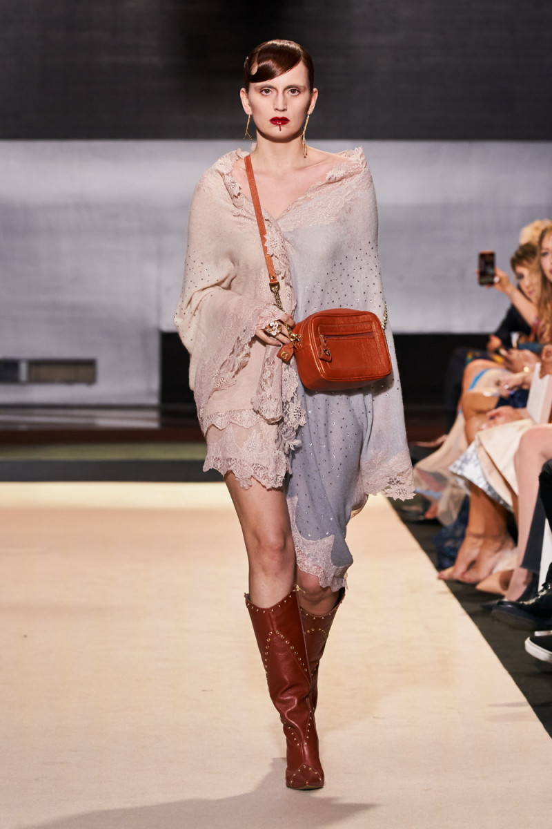christophe_guillarme_pfw_fw22_06_etole_20231116_1446803965.jpg
