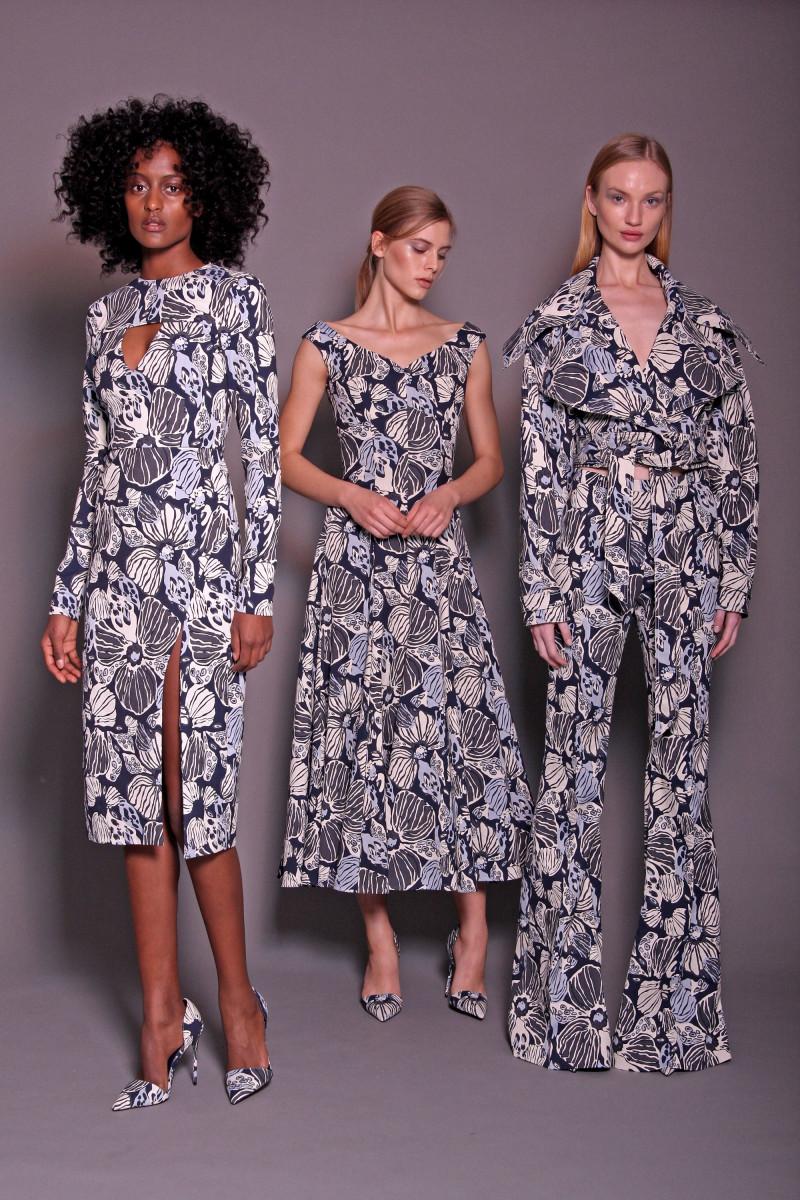 08-christian-siriano-pre-fall-2018.jpg