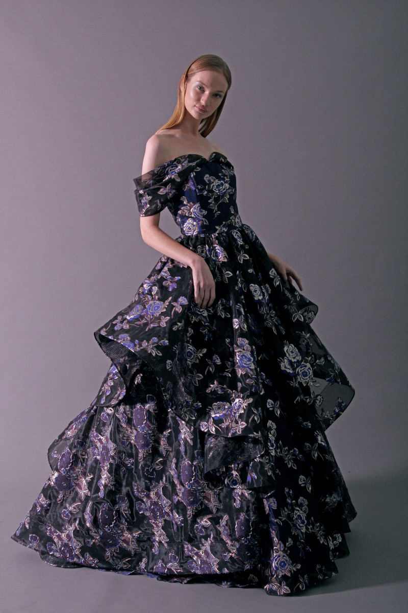 35-christian-siriano-pre-fall-2018.jpg