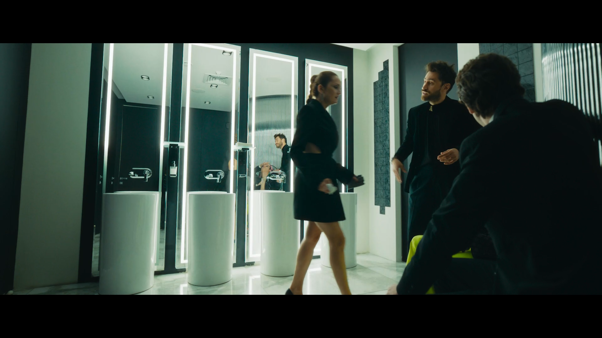 Lunatiki.2023.WEB-DL.1080p.ELEKTRI4KA.UNIONGANG.mkv_snapshot_00.18.08.png
