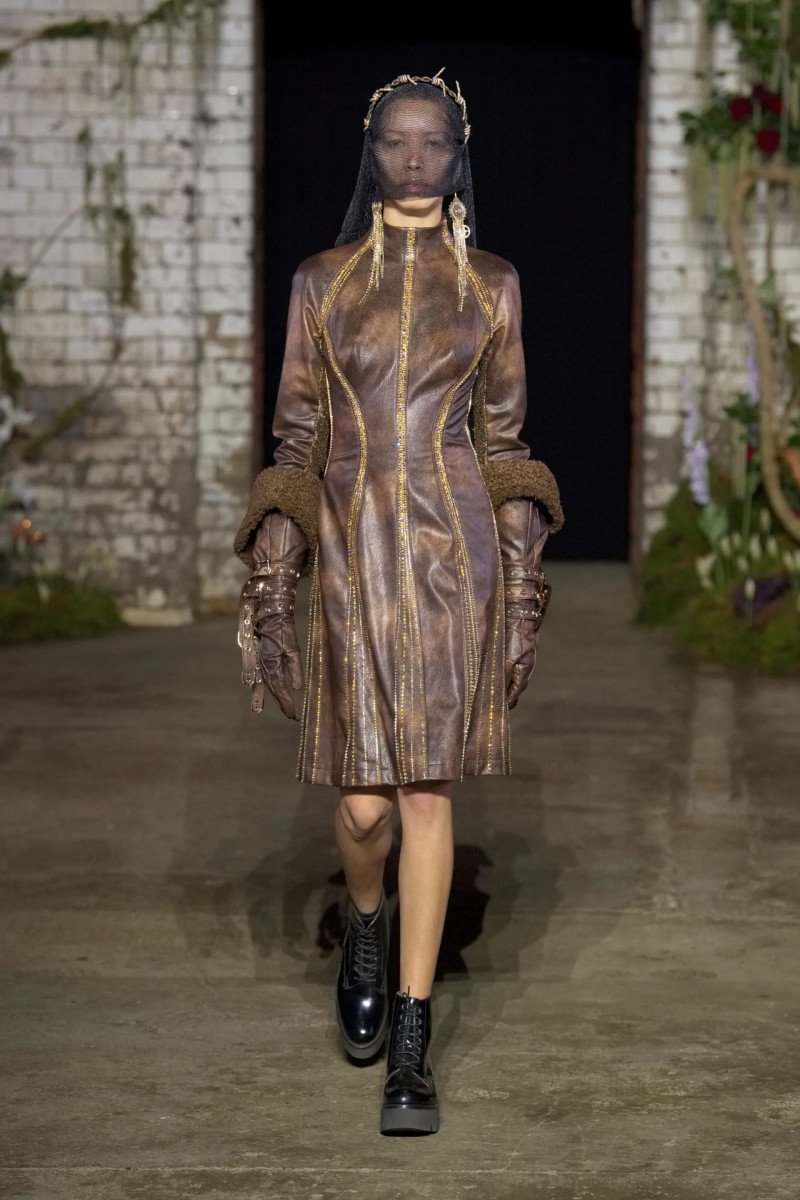 00041-mithridate-fall-2022-ready-to-wear-details-paris-credit-jason-lloyd-evans.webp