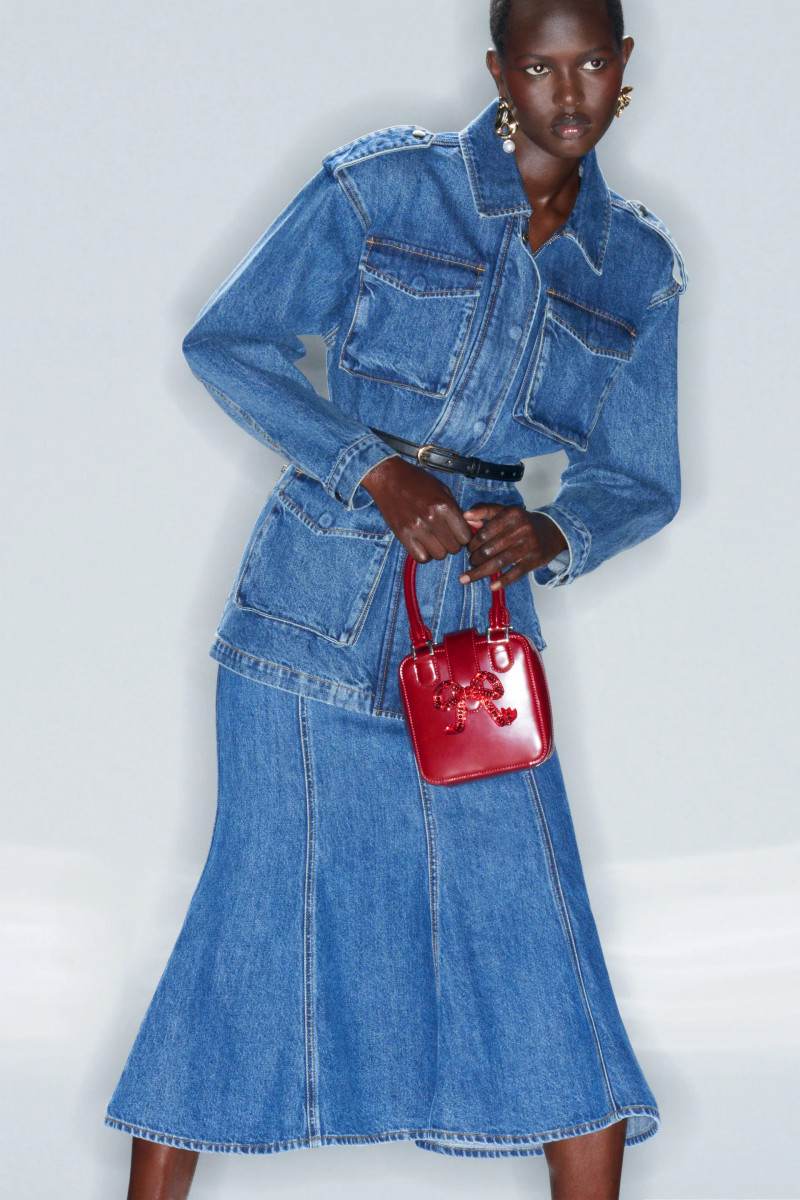 00002-self-portrait-fall-2024-ready-to-wear-credit-brand.webp