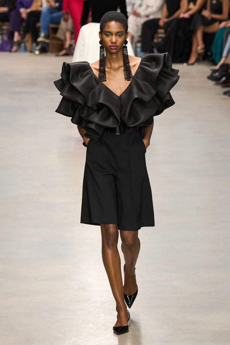 00005-carolina-herrera-fall-2024-ready-to-wear-credit-gorunway.webp