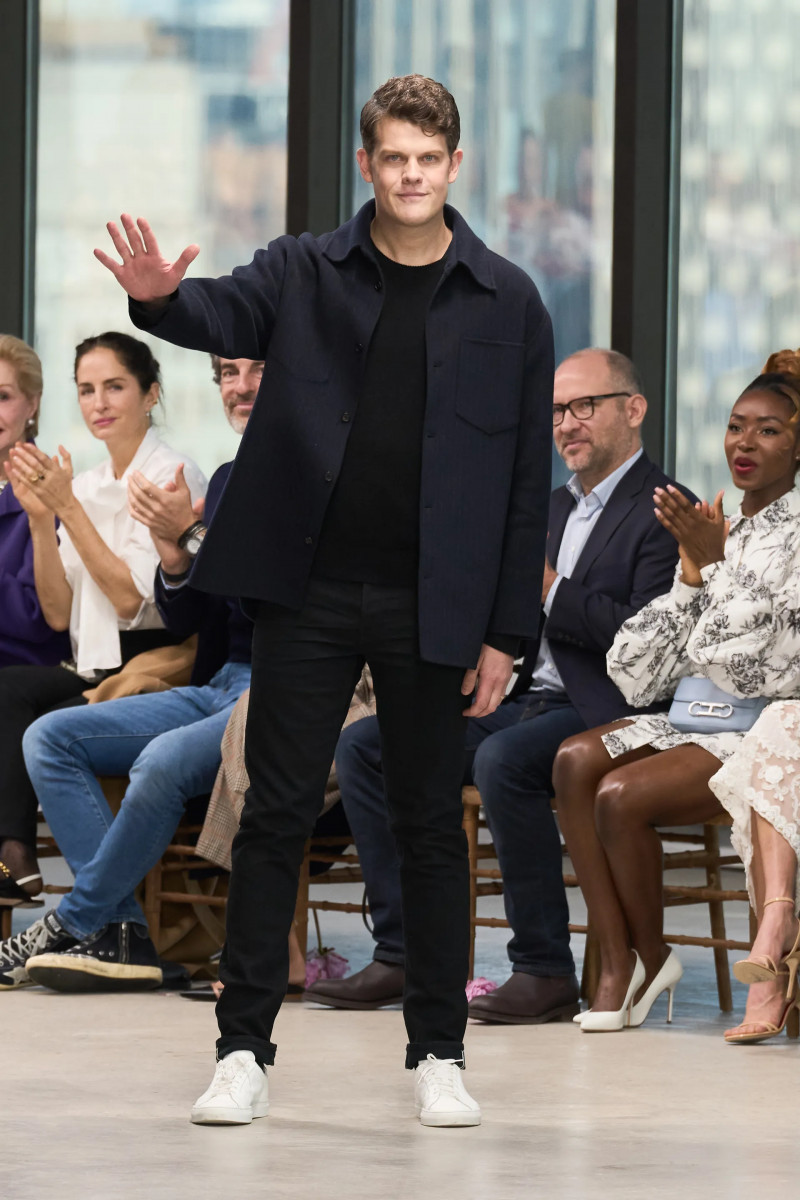 00059-carolina-herrera-fall-2024-ready-to-wear-credit-gorunway.webp