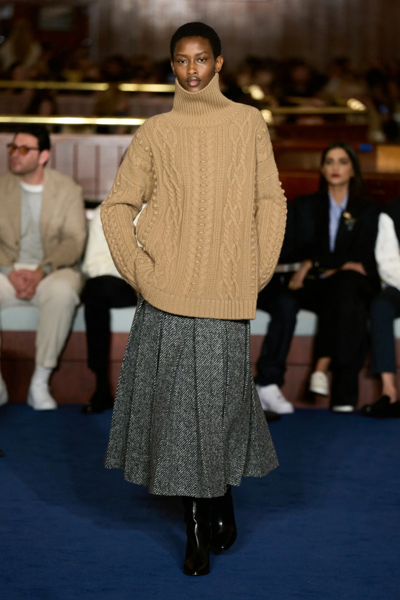 00010-tommy-hilfiger-fall-2024-ready-to-wear-credit-gorunway.webp
