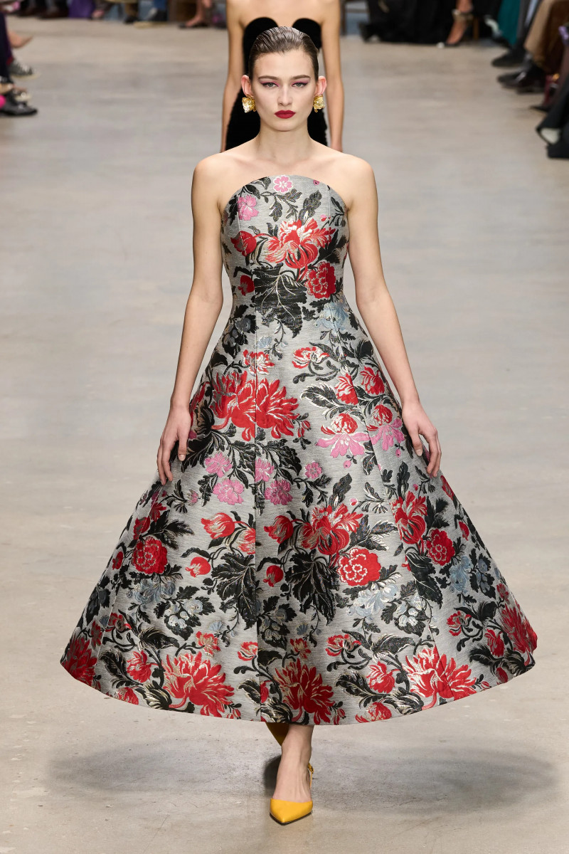 00045-carolina-herrera-fall-2024-ready-to-wear-credit-gorunway.webp