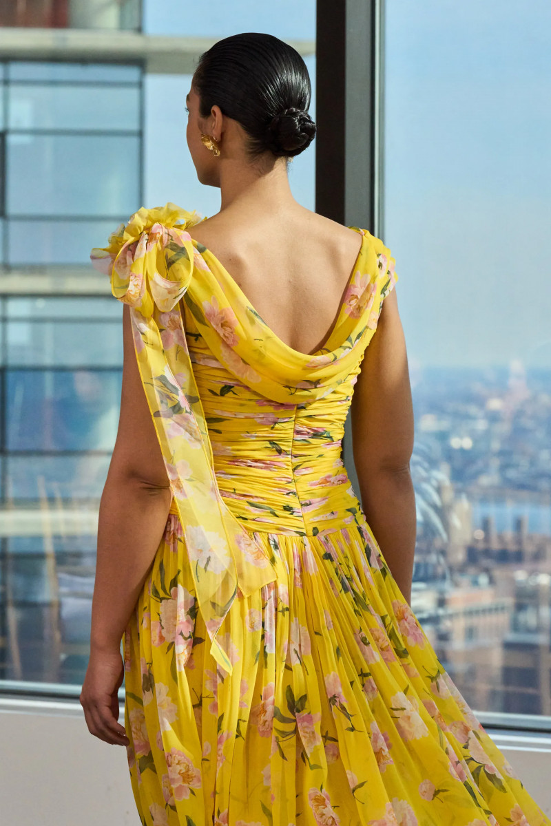 00067-carolina-herrera-detail-fall-2024-ready-to-wear-credit-gorunway.webp