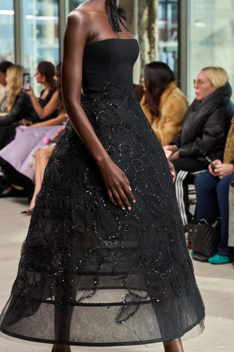 00114-carolina-herrera-detail-fall-2024-ready-to-wear-credit-gorunway.webp