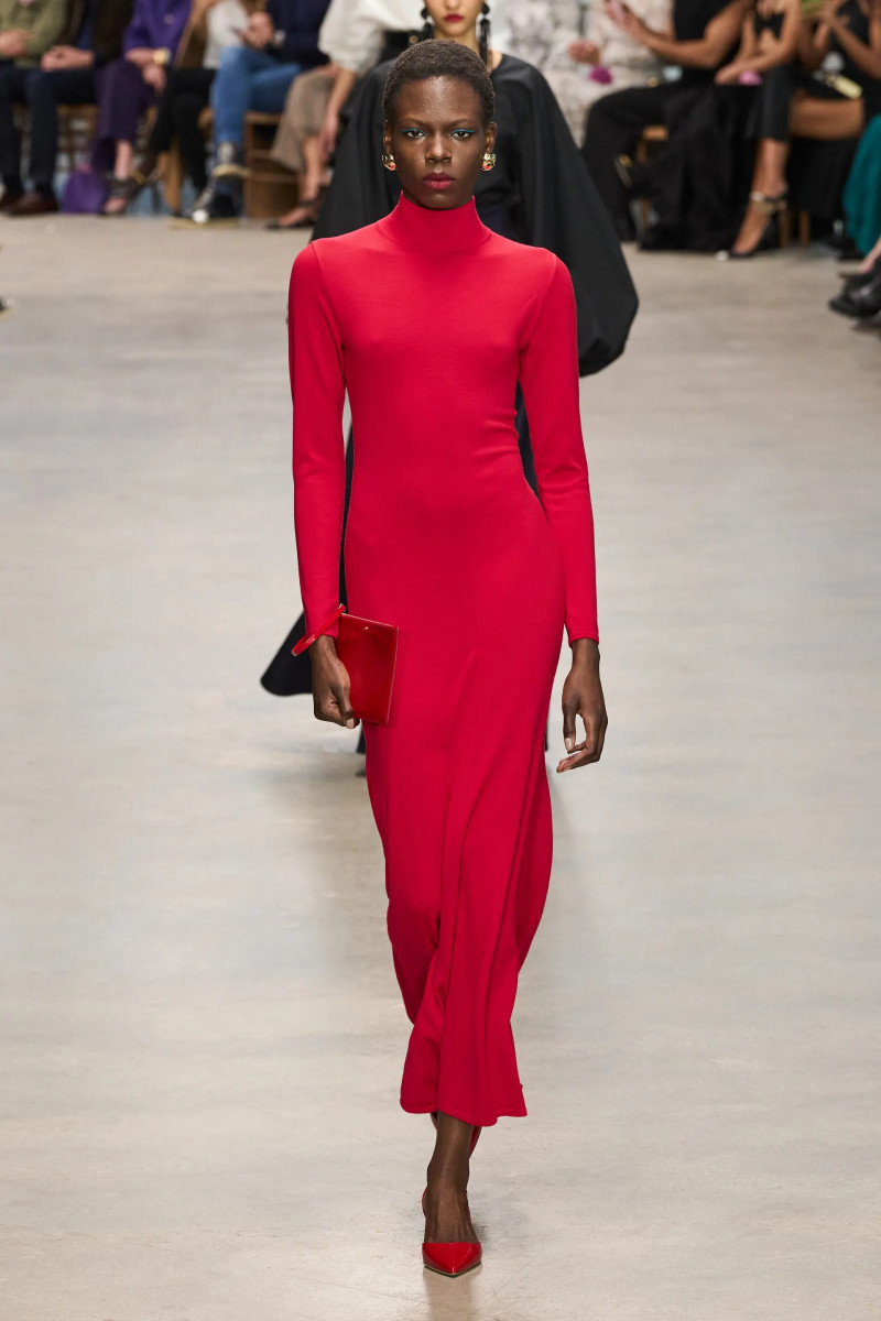 00007-carolina-herrera-fall-2024-ready-to-wear-credit-gorunway.webp